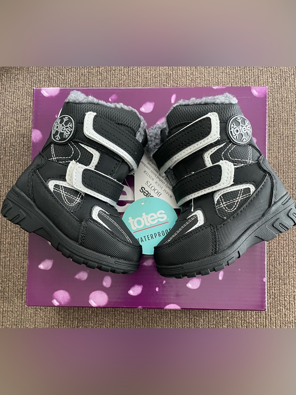 NEW Boys Totes Waterproof Snow Boots Size 5